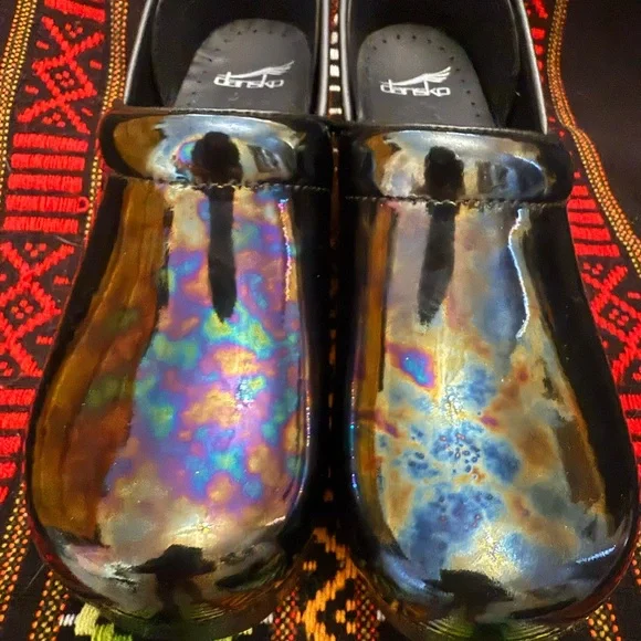 🖤💜💚NWOT Dansko Oil Slick  Clogs 💚💜🖤 - Picture 4 of 8